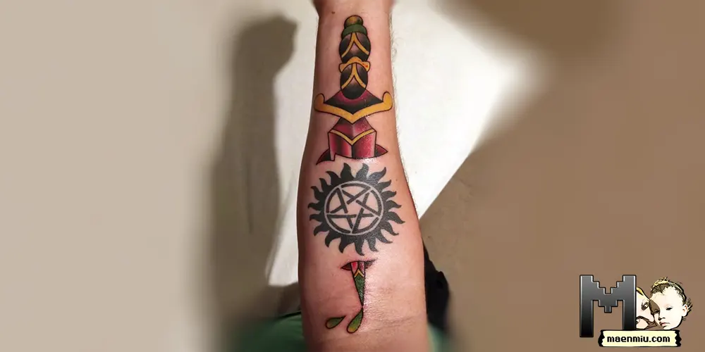 OSRS dragon dagger tattoo, Old School RuneScape tattoo, maenmiu logo